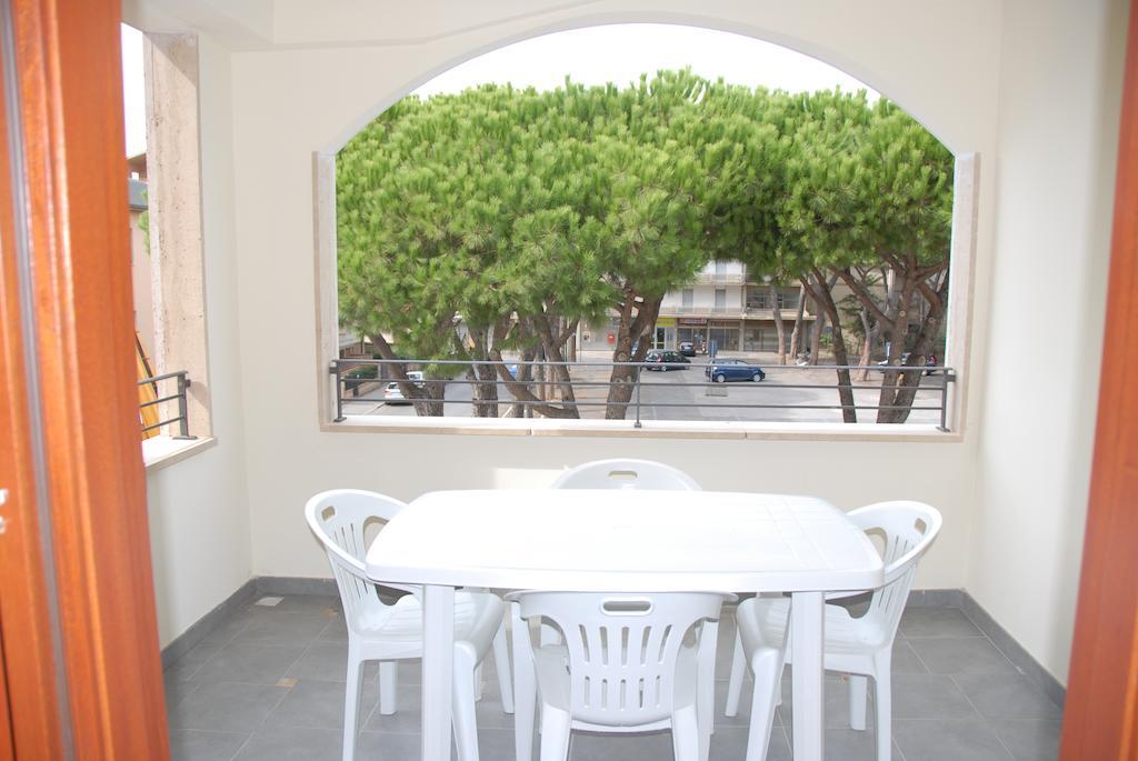 I Portici Appartamenti مارينا دي غروسيتو الغرفة الصورة